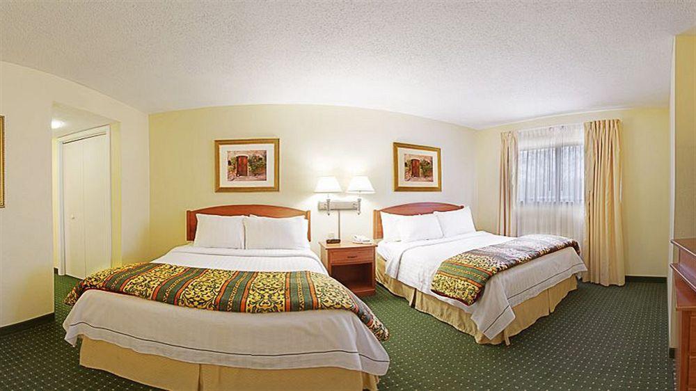 Sonesta Simply Suites Cleveland Airport Мидлберг-Хайтс Экстерьер фото