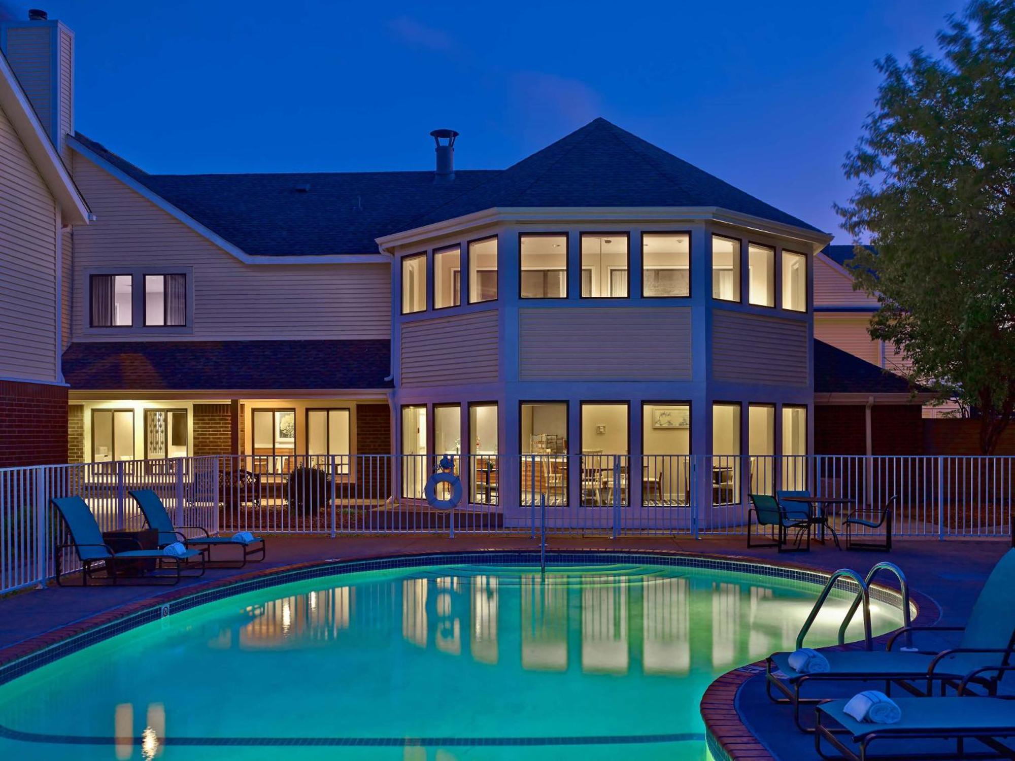 Sonesta Simply Suites Cleveland Airport Мидлберг-Хайтс Экстерьер фото