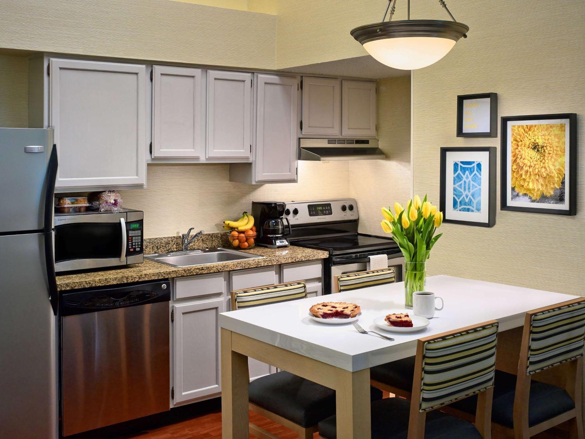 Sonesta Simply Suites Cleveland Airport Мидлберг-Хайтс Экстерьер фото