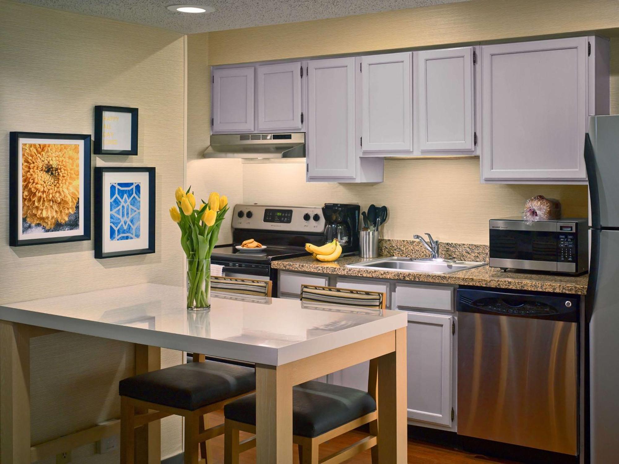 Sonesta Simply Suites Cleveland Airport Мидлберг-Хайтс Экстерьер фото