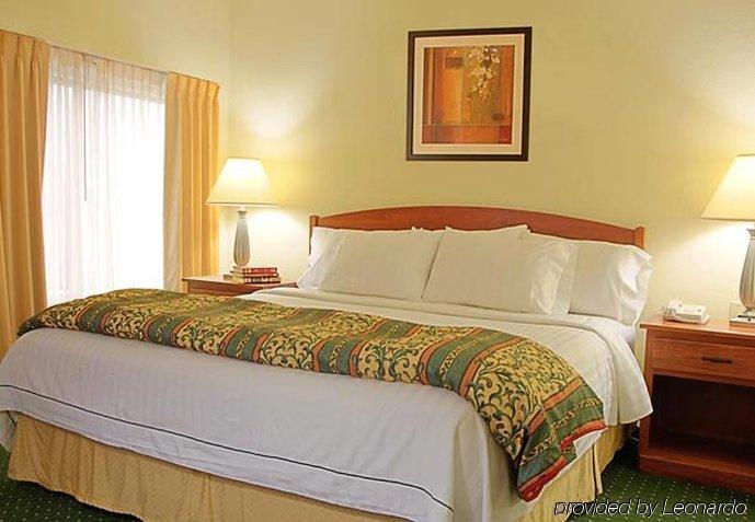 Sonesta Simply Suites Cleveland Airport Мидлберг-Хайтс Экстерьер фото