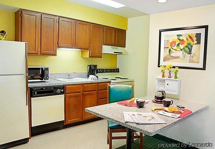 Sonesta Simply Suites Cleveland Airport Мидлберг-Хайтс Экстерьер фото