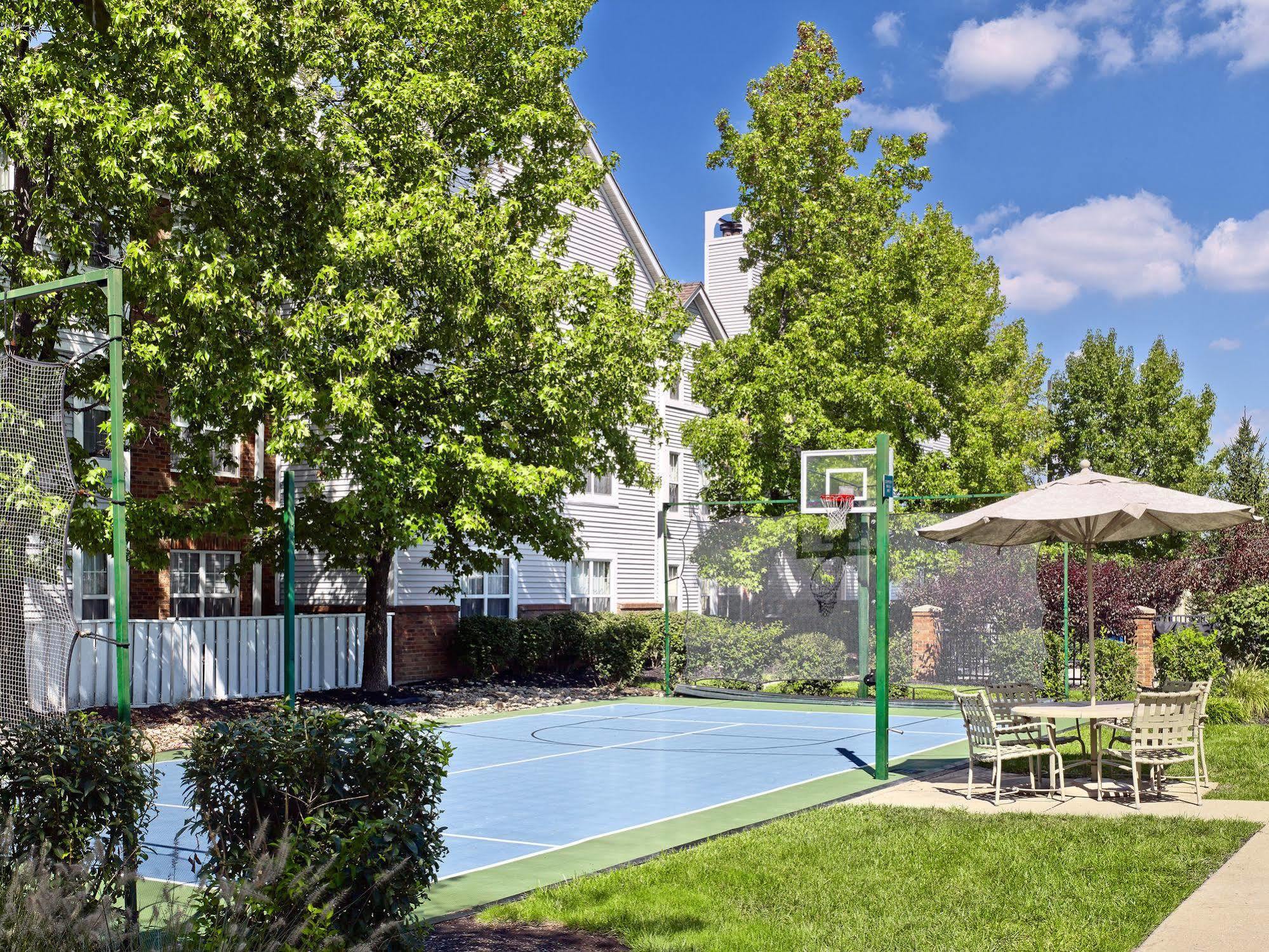 Sonesta Simply Suites Cleveland Airport Мидлберг-Хайтс Экстерьер фото