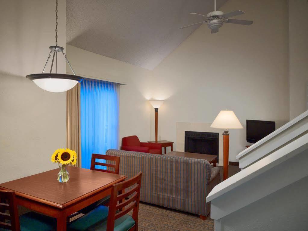 Sonesta Simply Suites Cleveland Airport Мидлберг-Хайтс Экстерьер фото