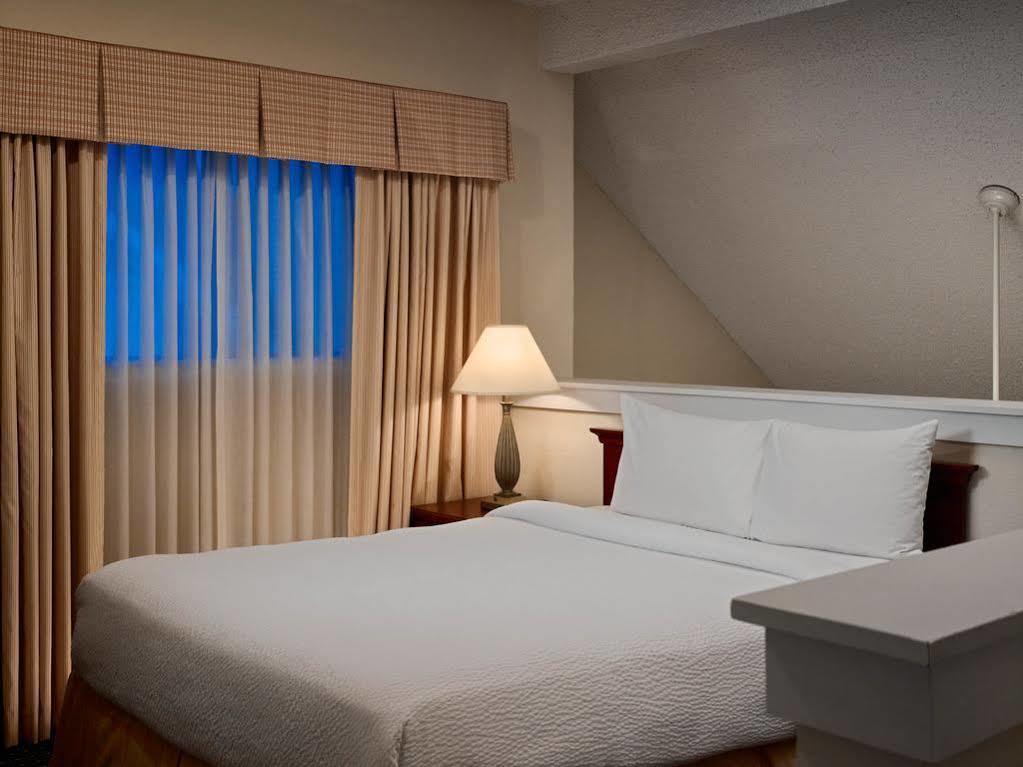 Sonesta Simply Suites Cleveland Airport Мидлберг-Хайтс Экстерьер фото