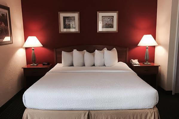 Sonesta Simply Suites Cleveland Airport Мидлберг-Хайтс Экстерьер фото