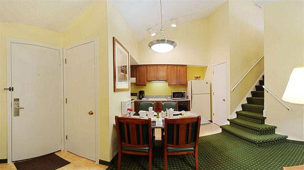 Sonesta Simply Suites Cleveland Airport Мидлберг-Хайтс Экстерьер фото